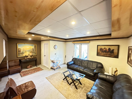 Lakeside Chalet- A Peaceful Mountain Retreat